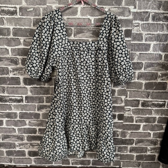 NWT Billabong flirty mood floral black white puff sleeve mini dress - Picture 13 of 16